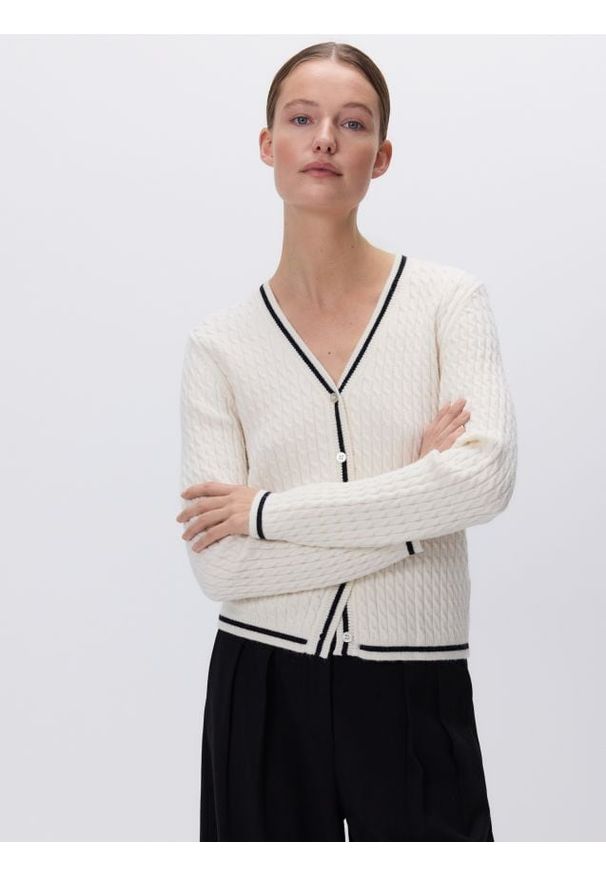 Reserved - Strukturalny kardigan z wiskozą - kremowy. Kolor: kremowy. Materiał: wiskoza