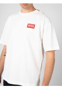 Diesel T-shirt "T-Nlabel" | A11593-0NIAR | Mężczyzna | Biały. Kolor: biały. Materiał: bawełna. Wzór: aplikacja. Styl: elegancki #4