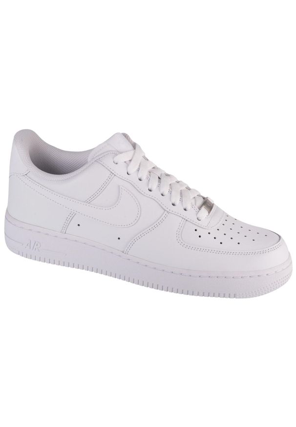 Buty do chodzenia męskie Nike Air Force 1 07. Zapięcie: sznurówki. Kolor: biały. Materiał: skóra, syntetyk, materiał, tkanina. Szerokość cholewki: normalna. Model: Nike Air Force. Sport: turystyka piesza
