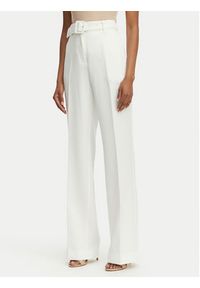 Guess Spodnie materiałowe W6GB05 W1765 Biały Regular Fit. Kolor: biały. Materiał: syntetyk #2