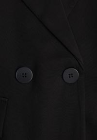 Born2be - Czarna Dwurzędowa Marynarka o Pudełkowym Kroju z Imitacją Kieszeni Lobirana. Okazja: do pracy, na spotkanie biznesowe. Kolor: czarny. Styl: elegancki, biznesowy #4