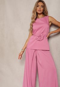 Renee - Różowy Komplet Bluzka bez Rękawów z Aplikacją 3D Spodnie Typu Palazzo Wreviana. Kolor: różowy. Materiał: materiał. Wzór: aplikacja #2