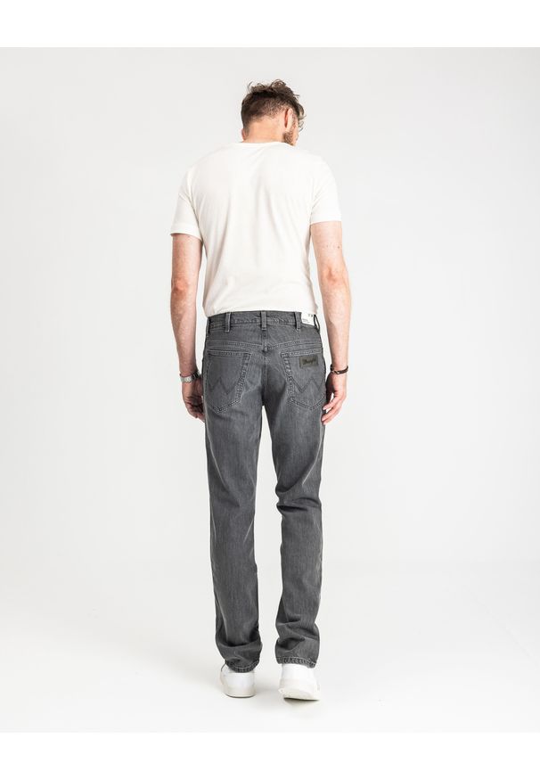 Wrangler - WRANGLER TEXAS MĘSKIE SPODNIE JEANSOWE DUSTY GRANITE W121P416N 112126173. Okazja: na spotkanie biznesowe. Styl: biznesowy, elegancki