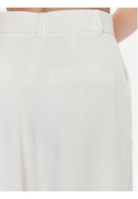 Karl Lagerfeld - KARL LAGERFELD Spodnie materiałowe 240W1006 Biały Relaxed Fit. Kolor: biały. Materiał: syntetyk #3