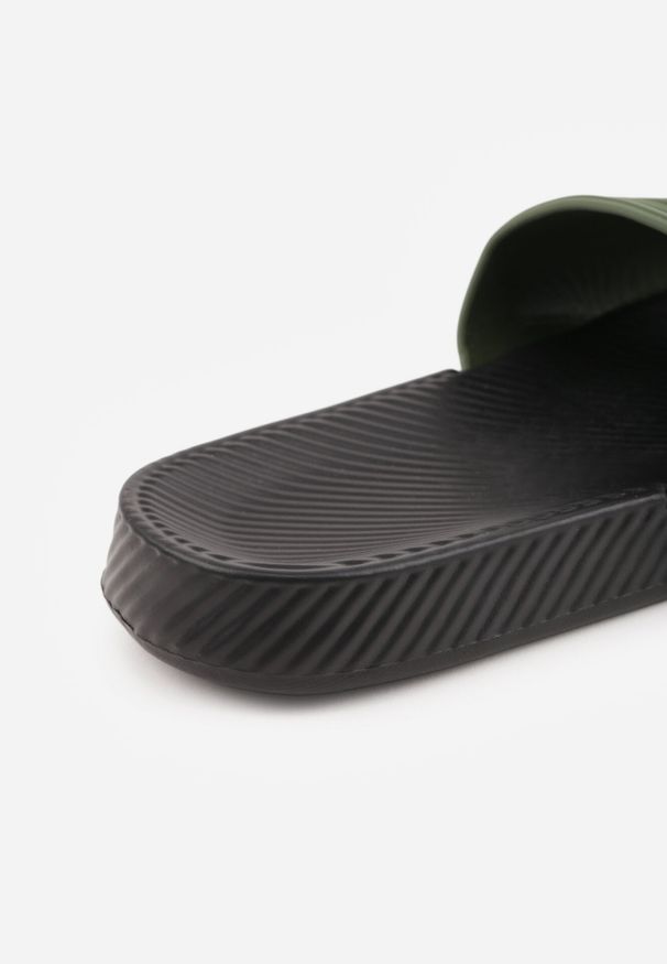 Born2be - Zielone Klapki Sportowe z Piankowego Materiału Thesedice. Okazja: na co dzień. Kolor: zielony. Materiał: materiał. Sezon: lato. Styl: sportowy