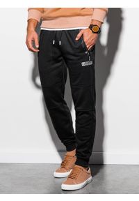 Ombre Clothing - Spodnie męskie dresowe joggery P902 - czarne - XL. Kolor: czarny. Materiał: dresówka. Wzór: nadruk. Styl: sportowy