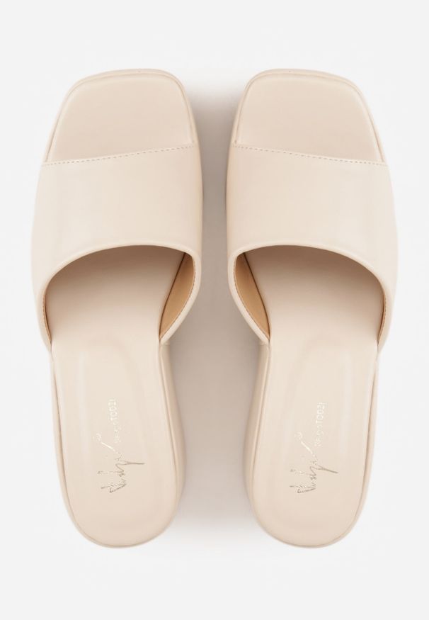 Renee - Beżowe Chunky Klapki na Koturnie i Platformie z Kwadratowym Noskiem Magass. Kolor: beżowy. Sezon: lato. Obcas: na koturnie. Styl: wakacyjny