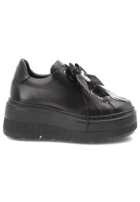 Czarne Sneakersy Karino Modne Obuwie Damskie Na Platformie. Okazja: na co dzień. Kolor: czarny. Materiał: skóra. Obcas: na platformie. Styl: klasyczny, casual, elegancki