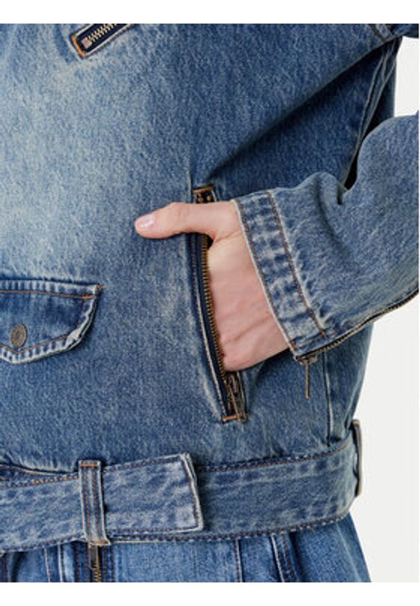Guess Kurtka jeansowa W5YN70 D4XYZ Niebieski Regular Fit. Kolor: niebieski. Materiał: bawełna