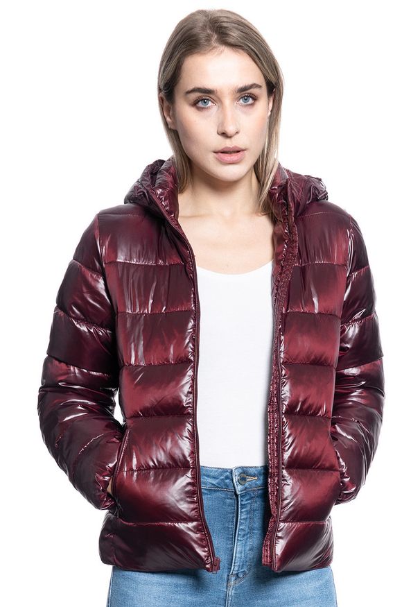 Wrangler - KURTKA DAMSKA WRANGLER SHORT PUFFER TAWNY PORT W4N1V0X7O 112129159. Materiał: puch. Sezon: zima