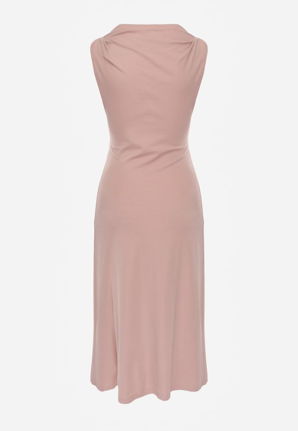 Renee - Jasnoróżowa Dopasowana Sukienka Elegancka z Aplikacją w Talii Corope. Kolor: różowy. Wzór: aplikacja. Styl: elegancki