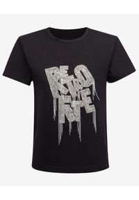 RETROFETE - Czarny t-shirt z logo. Kolor: czarny. Materiał: bawełna. Wzór: aplikacja