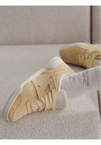 Reebok Sneakersy EO-WORKOUT PLUS 100256570 Żółty. Kolor: żółty. Materiał: skóra, zamsz. Model: Reebok Workout #1