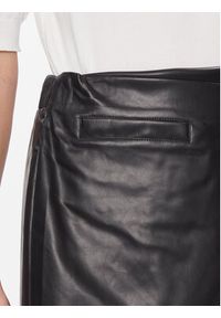 DKNY Spódnica z imitacji skóry P3JNTV18 Czarny Regular Fit. Kolor: czarny. Materiał: skóra