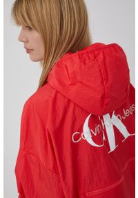Calvin Klein Jeans kurtka damska kolor czerwony przejściowa. Typ kołnierza: kaptur. Kolor: czerwony. Materiał: materiał. Wzór: gładki #6