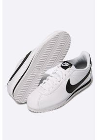 Nike Sportswear - Buty Classic Cortez. Nosek buta: okrągły. Kolor: biały. Materiał: syntetyk, materiał, skóra ekologiczna. Szerokość cholewki: normalna. Obcas: na obcasie. Model: Nike Cortez. Wysokość obcasa: średni, niski #2