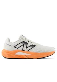 Buty do biegania męskie New Balance MFCPRCG5. Kolor: biały. Materiał: materiał, syntetyk. Szerokość cholewki: normalna. Sport: bieganie