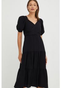 Answear Lab sukienka kolor czarny midi rozkloszowana. Kolor: czarny. Typ sukienki: rozkloszowane. Styl: wakacyjny. Długość: midi
