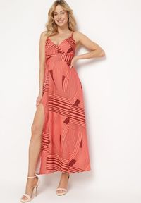 Born2be - Różowa Sukienka z Kopertowym Dekoltem na Regulowanych Ramiączkach z Rozcięciami Jatila. Okazja: na co dzień. Typ kołnierza: dekolt kopertowy. Kolor: różowy. Długość rękawa: na ramiączkach. Typ sukienki: kopertowe. Styl: casual #1