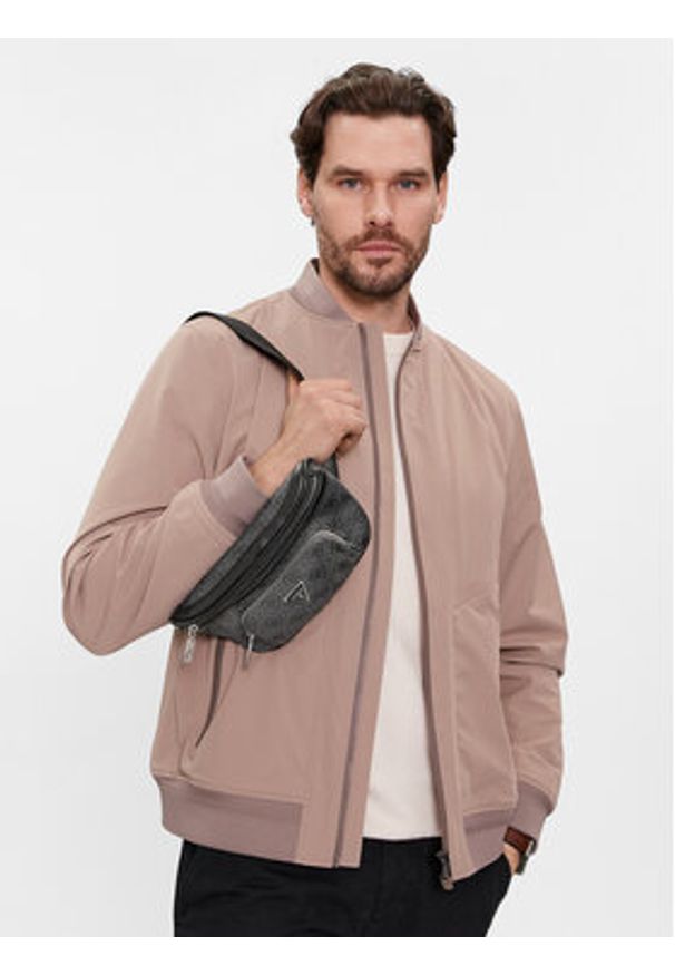 Guess Saszetka nerka Vezzola Smart HMEVZL P3231 Czarny. Kolor: czarny. Materiał: skóra