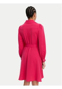 DKNY Sukienka koszulowa DD3K7484 Różowy Regular Fit. Kolor: różowy. Materiał: syntetyk. Typ sukienki: koszulowe #3