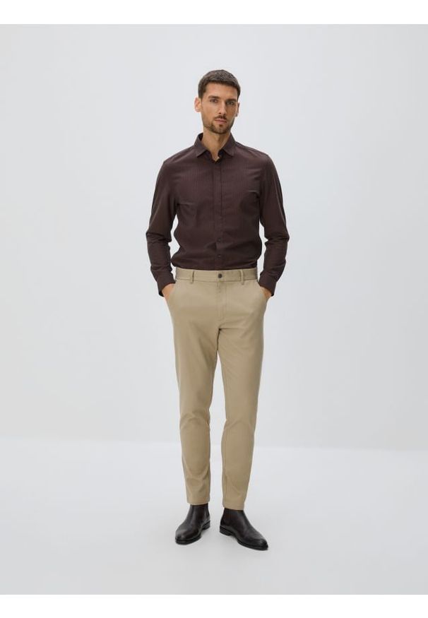Reserved - Bawełniane spodnie slim fit - beżowy. Kolor: beżowy. Materiał: bawełna