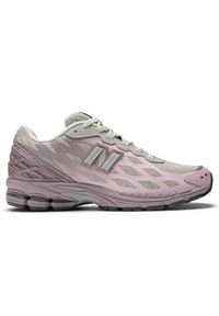 Buty unisex New Balance U1906WFA – różowe. Kolor: różowy. Materiał: materiał, syntetyk, guma. Szerokość cholewki: normalna. Sport: turystyka piesza #1