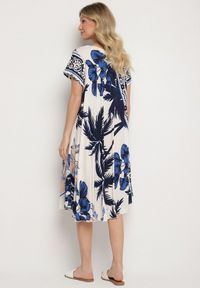 Born2be - Granatowa Sukienka z Wiskozy o Rozkloszowanym Kroju w Roślinny Wzór Miratiela. Okazja: na co dzień. Kolor: niebieski. Materiał: wiskoza. Długość rękawa: krótki rękaw. Sezon: wiosna, lato. Styl: elegancki, casual #2