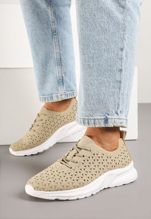 Born2be - Ciemnobeżowe Sneakersy z Ażurową Cholewką Uliravia. Okazja: na co dzień. Kolor: beżowy. Szerokość cholewki: normalna. Wzór: ażurowy