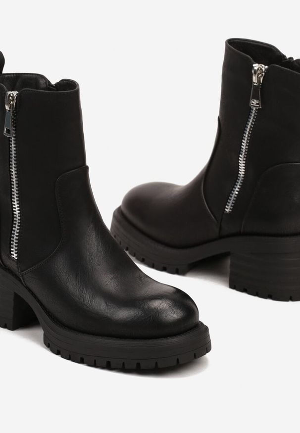 Born2be - Czarne Botki na Obcasie w Stylu Sztybletów Ozdobione Suwakiem Rianira. Okazja: na co dzień. Kolor: czarny. Materiał: jeans. Wzór: aplikacja. Obcas: na obcasie. Styl: casual. Wysokość obcasa: średni
