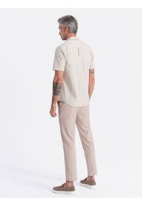 Ombre Clothing - Męska koszula z krótkim rękawem i kubańskim kołnierzem - kremowa V7. Okazja: na co dzień. Kolor: kremowy. Materiał: tkanina, bawełna. Długość rękawa: krótki rękaw. Długość: krótkie. Wzór: gładki, jednolity. Sezon: lato. Styl: klasyczny, casual #9