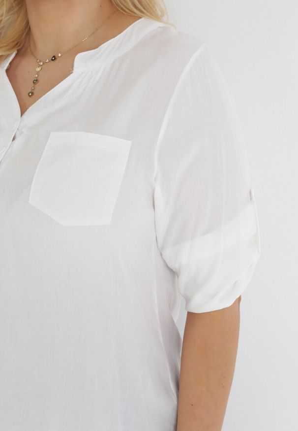 Born2be - Biała Bluzka z Wiskozy i Rękawem 3/4 Arerissa. Kolor: biały. Materiał: wiskoza