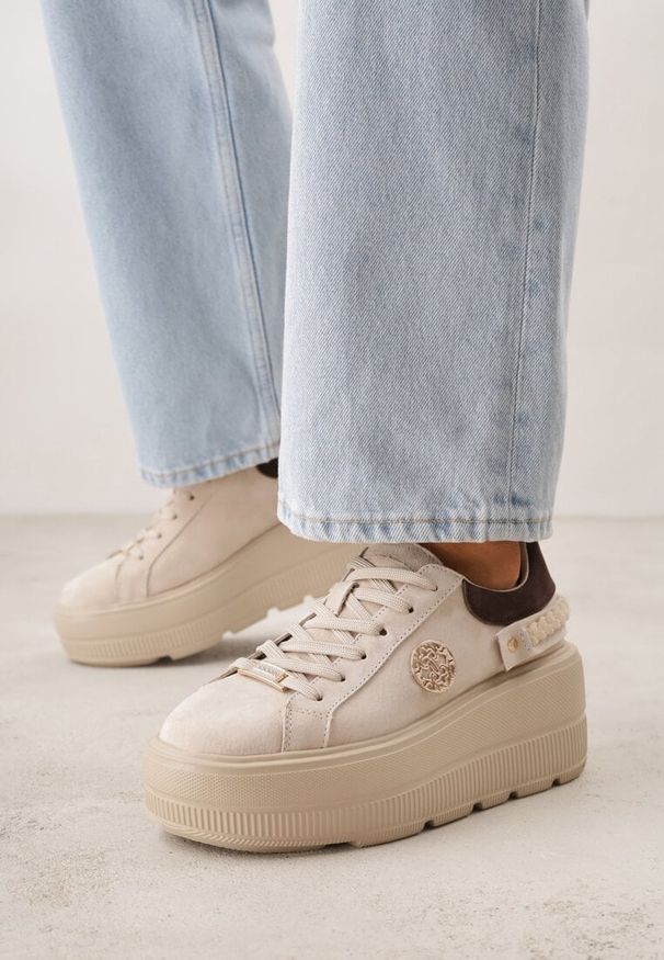 Renee - Beżowe Skórzane Sneakersy na Platformie z Aplikacją i Plecionym Paskiem Kaphophai. Okazja: na spacer, na co dzień. Zapięcie: pasek. Kolor: beżowy. Materiał: skóra. Wzór: aplikacja. Obcas: na platformie. Sport: turystyka piesza