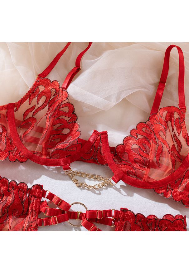 Intica - Komplet bielizny koronkowej z wycięciami Lone. Kolor: czerwony. Materiał: koronka. Wzór: koronka