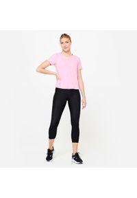 DOMYOS - Koszulka fitness damska Domyos krótki rękaw. Kolor: różowy. Materiał: materiał, poliester, elastan. Długość rękawa: krótki rękaw. Długość: krótkie. Sport: fitness