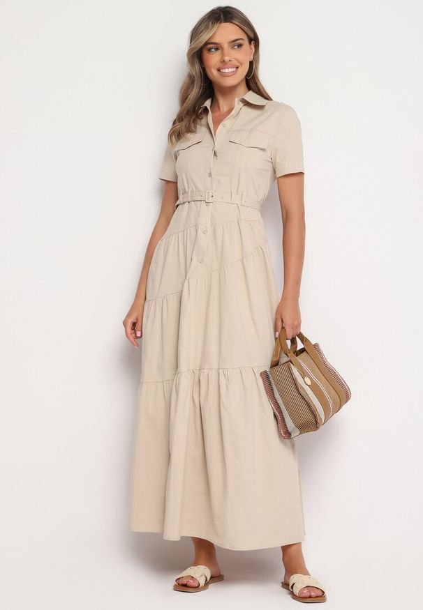 Born2be - Beżowa Taliowana Sukienka z Bawełny w Koszulowym Stylu z Imitacją Kieszeni Masefia. Okazja: na co dzień. Kolor: beżowy. Materiał: bawełna. Wzór: aplikacja. Typ sukienki: koszulowe. Styl: wizytowy, casual, elegancki