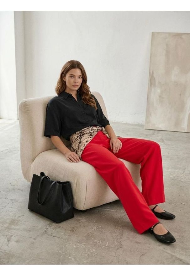 Sinsay - Koszula z krótkim rękawem z lyocellu - czarny. Kolor: czarny. Długość rękawa: krótki rękaw. Długość: krótkie