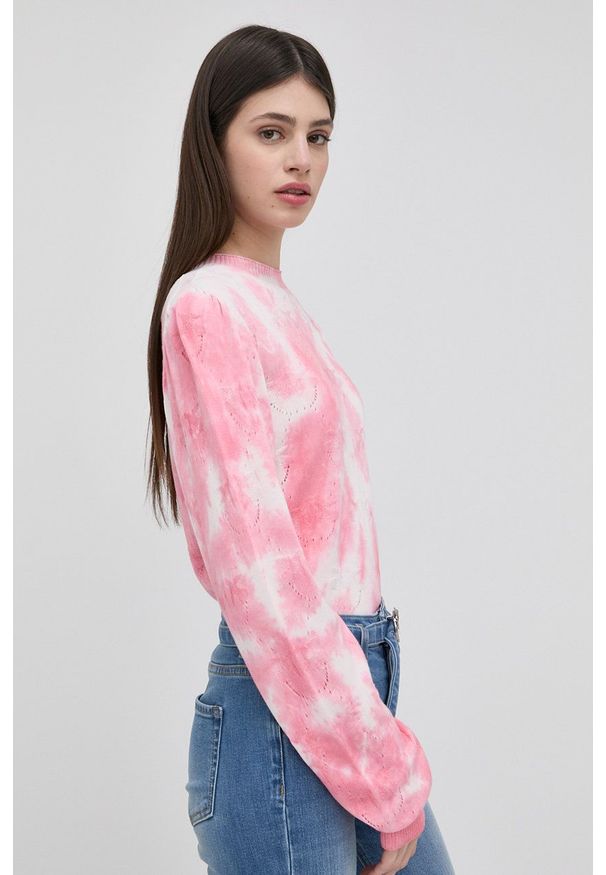 Pinko Sweter damski kolor biały lekki. Okazja: na co dzień. Kolor: różowy. Materiał: włókno, dzianina. Długość rękawa: długi rękaw. Długość: długie. Styl: casual