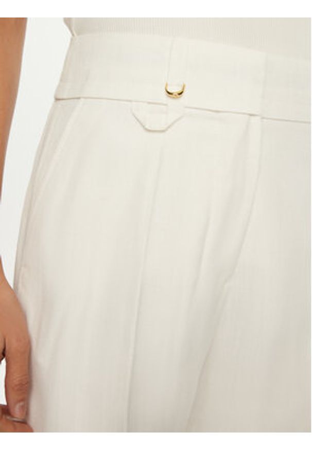 JACQUEMUS Spodnie materiałowe 24E241PA038 Biały Regular Fit. Kolor: biały. Materiał: wiskoza