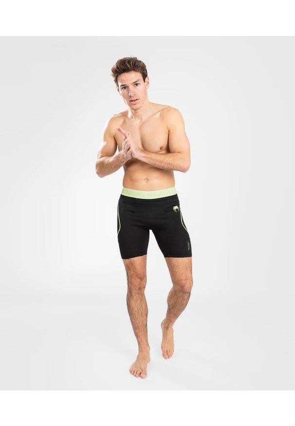 VENUM - Venum Spodenki Vale Tudo Fusion 2.0 Czarne/Żółte. Kolor: czarny