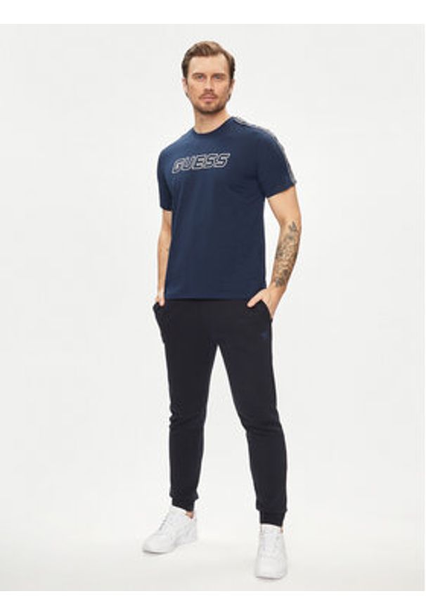 Guess T-Shirt Arlo Z4GI18 J1314 Niebieski Regular Fit. Kolor: niebieski. Materiał: bawełna