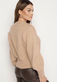 Born2be - Ciemnobeżowy Sweter Półgolf z Wiskozą i Ozdobnym Splotem na Rękawach Sinovira. Kolor: beżowy. Materiał: wiskoza. Wzór: ze splotem. Sezon: zima