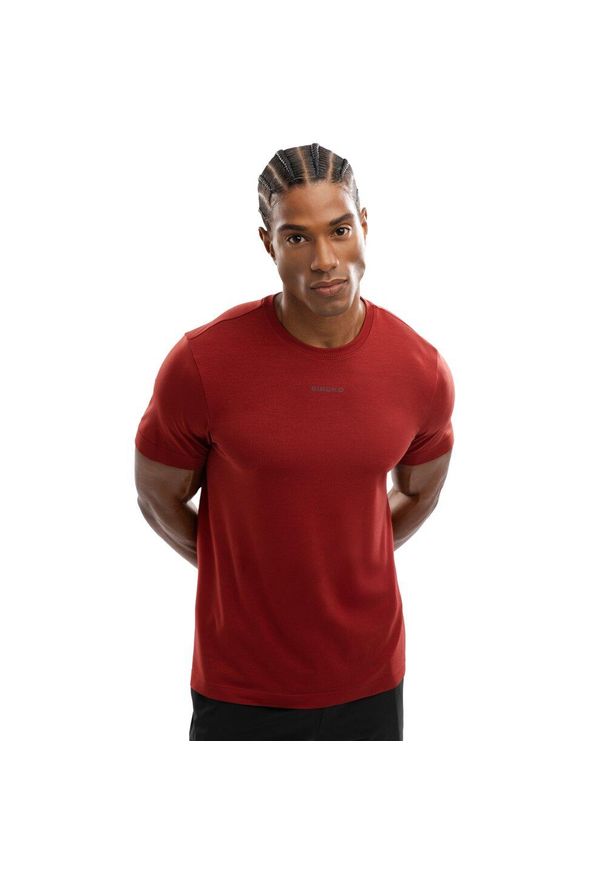 SIROKO - Męska koszulka treningowa z krótkim rękawem Fitness Siroko Camargue. Kolor: czerwony. Materiał: tkanina. Długość rękawa: krótki rękaw. Długość: krótkie. Sport: fitness