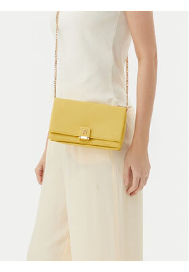 TOMMY HILFIGER - Tommy Hilfiger Torebka Th Her Flap W/Chain AW0AW17403 Żółty. Kolor: żółty. Materiał: skórzane