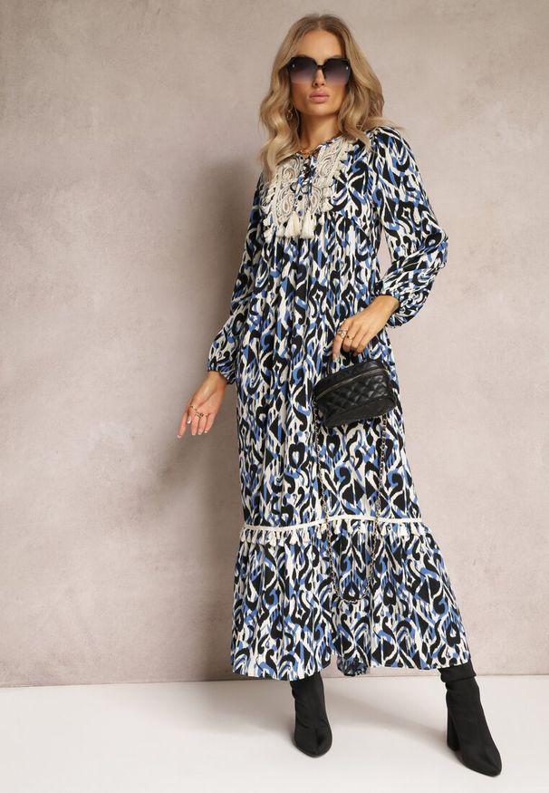 Renee - Granatowo-Niebieska Sukienka Rozkloszowana Maxi z Falbanką Maruerilla. Kolor: niebieski. Materiał: tkanina. Długość: maxi