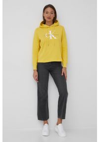 Calvin Klein Jeans bluza bawełniana damska kolor żółty z kapturem z nadrukiem. Okazja: na co dzień. Typ kołnierza: kaptur. Kolor: żółty. Materiał: bawełna. Długość rękawa: długi rękaw. Długość: długie. Wzór: nadruk. Styl: casual