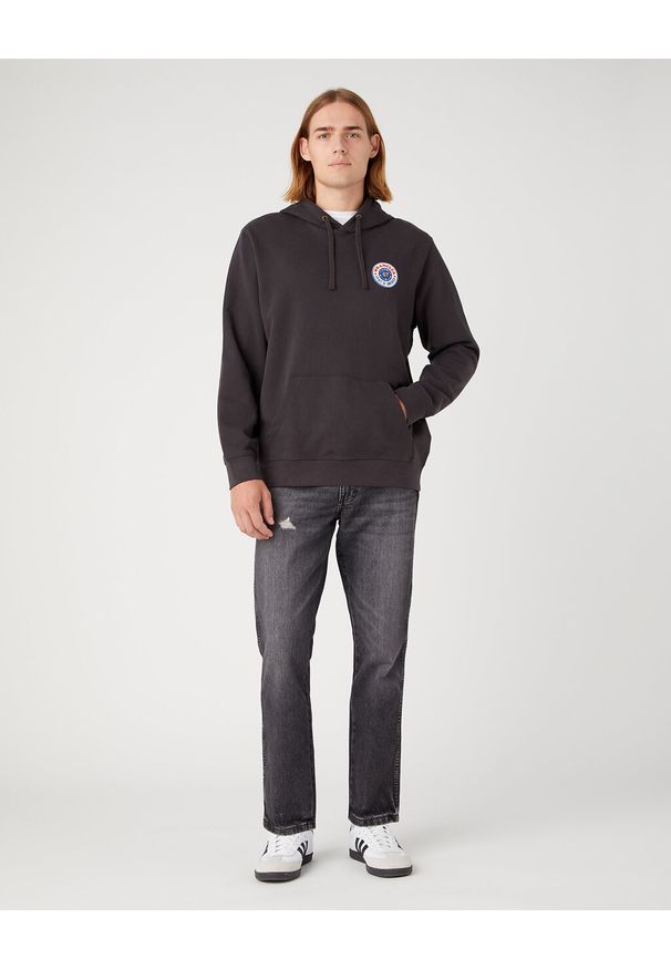 Wrangler - WRANGLER MĘSKA BLUZA LOGO HOODIE FADED WASHED BLACK 112341228 W656018280