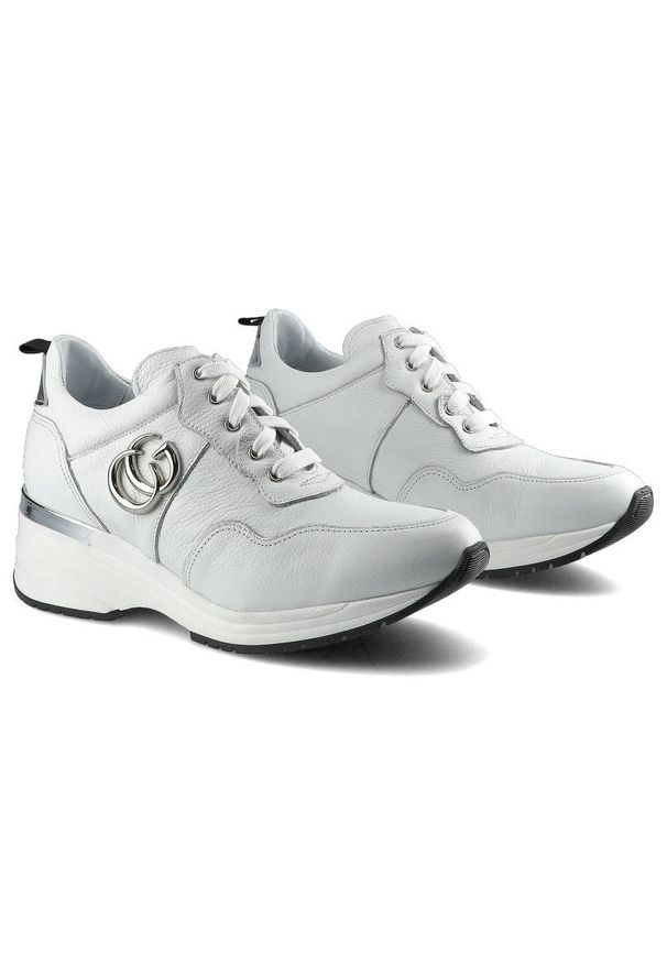 Białe Sneakersy Karino Damskie Modne Półbuty. Kolor: biały. Materiał: skóra. Szerokość cholewki: normalna. Wzór: aplikacja, gładki. Obcas: na platformie. Styl: sportowy