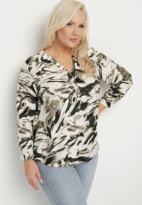 Born2be - Zielona Koszula w Abstrakcyjny Print z Wiskozą i Guzikami Nevilea. Okazja: na co dzień. Kolekcja: plus size. Kolor: zielony. Materiał: wiskoza. Wzór: nadruk. Styl: casual #3