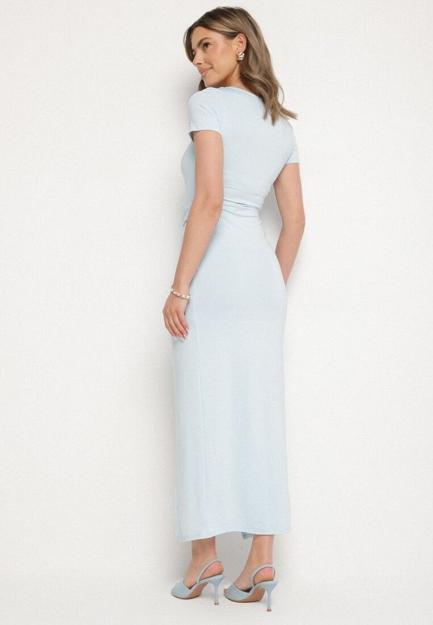 Born2be - Jasnoniebieska Taliowana Sukienka z Wiskozą z Marszczeniem Milasela. Kolor: niebieski. Materiał: wiskoza. Styl: klasyczny, elegancki